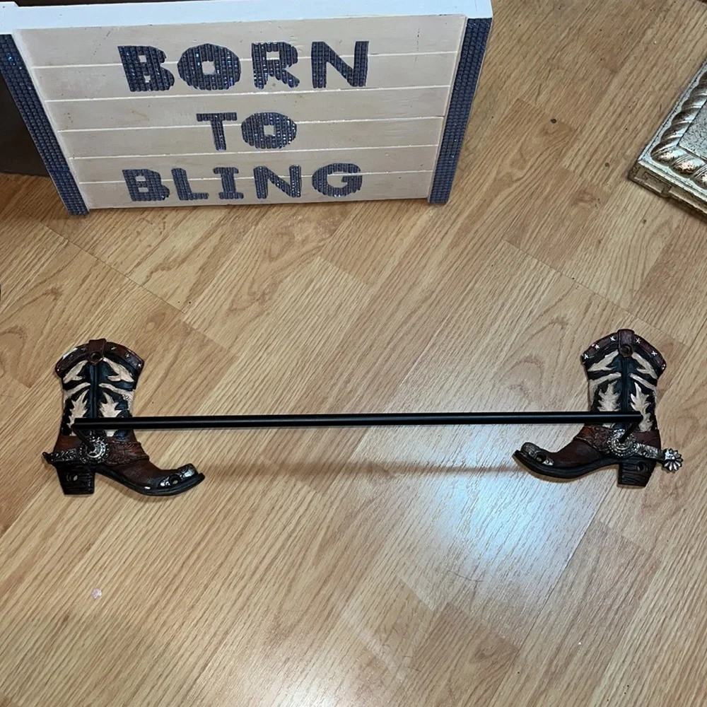 WESTERN COWBOY COWGIRL BOOTS TOWEL RACK NIB NEW HANGER RACK HOLDER
